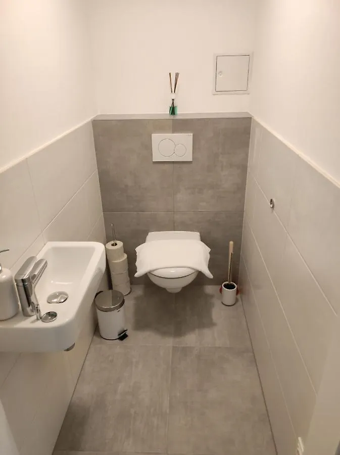 Roksox-Home Apartment Gegenueber Der Uno-City Und Kaiserwasser Vienna 0*,  Austria